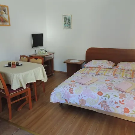Guest house And Tavcar 4*