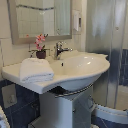 Gæstehus And Tavcar