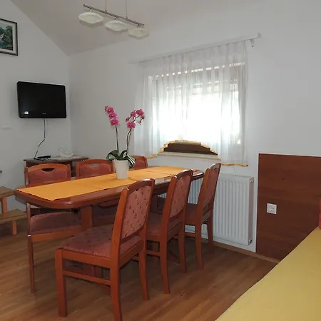 And Tavcar Vendégház 4*