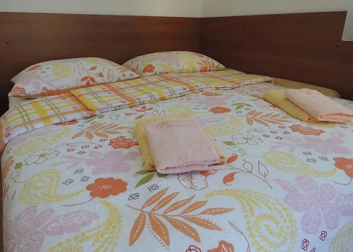 And Tavcar בית הארחה בלד