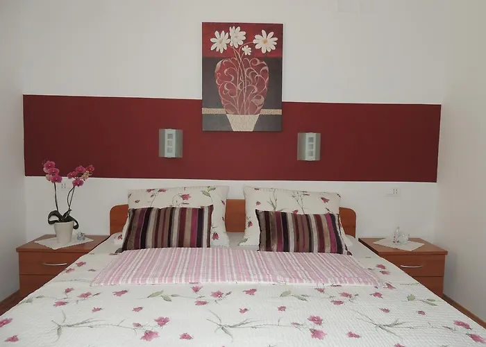 And Tavcar בית הארחה 4*