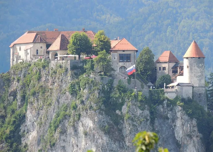 And Tavcar בית הארחה בלד